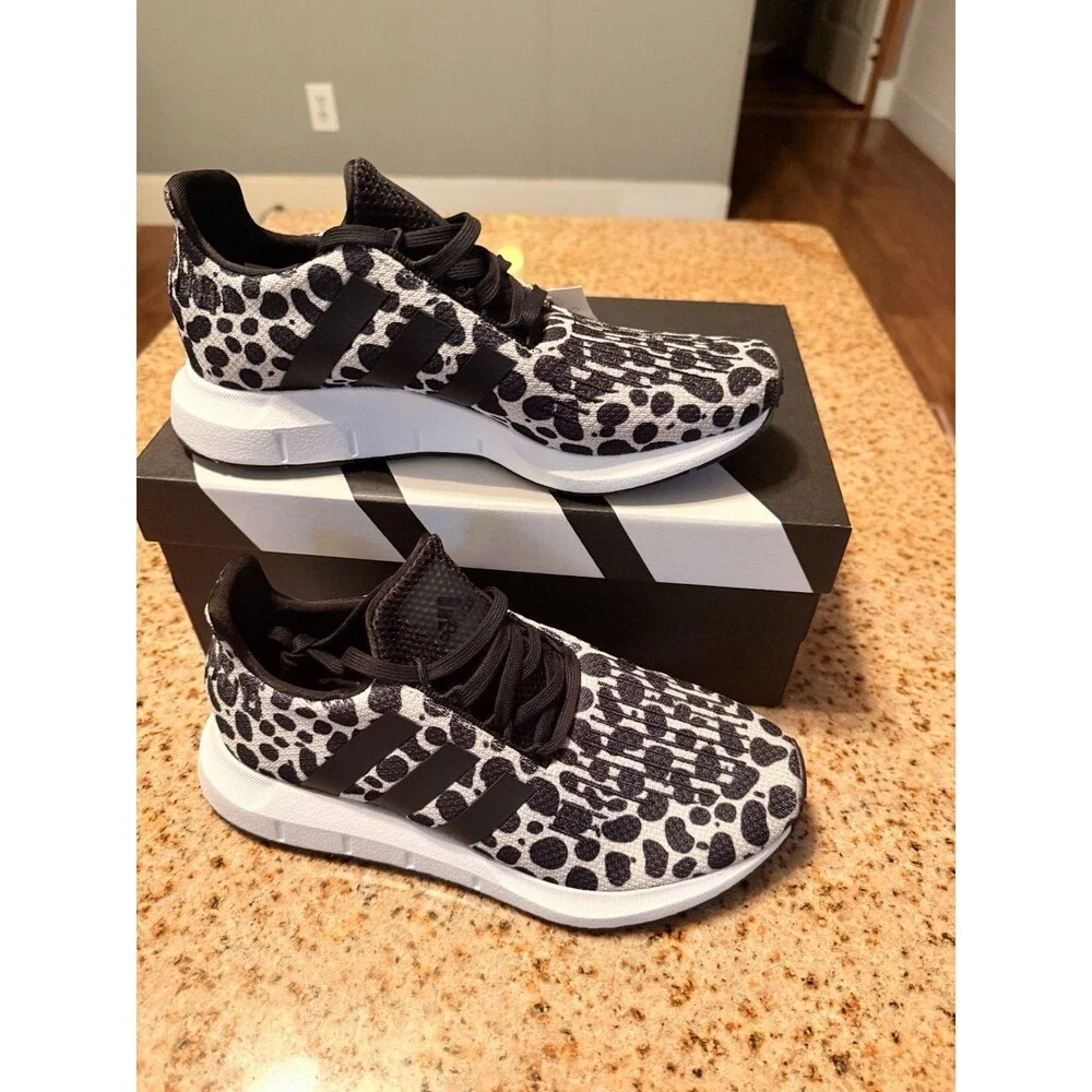 NEW US Size 8.5 Adidas Women SWIFT RUN 1.0 Running Shoes JR0634 `Cheetah Print